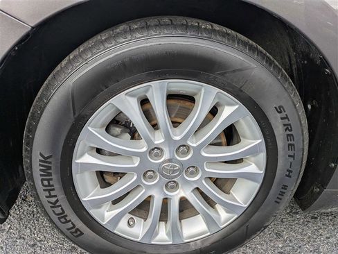 Used 2015 Toyota Sienna XLE w/ XLE Navigation Package image 11