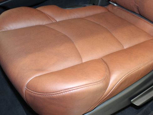 Used 2018 Cadillac Escalade Luxury image 40