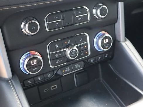 Used 2022 GMC Yukon XL SLT w/ SLT Premium Package RWD image 27