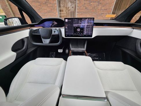 Used 2022 Tesla Model X image 40