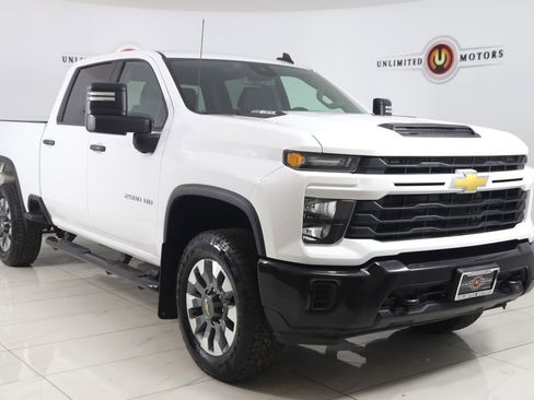 Used 2024 Chevrolet Silverado 2500 Custom AWD/4WD image 19