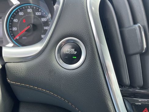 Used 2019 Chevrolet Traverse LT image 16