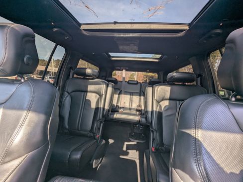 Used 2022 Jeep Wagoneer Series III w/ Premium Group I image 10