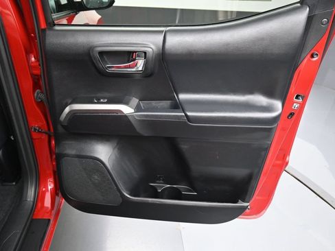 Used 2019 Toyota Tacoma Limited AWD/4WD image 31