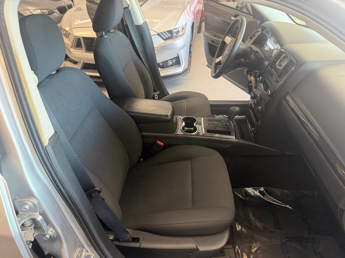 Used 2008 Chrysler 300 LX RWD image 14