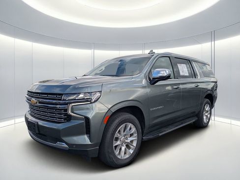 Used 2023 Chevrolet Suburban Premier AWD/4WD image 8