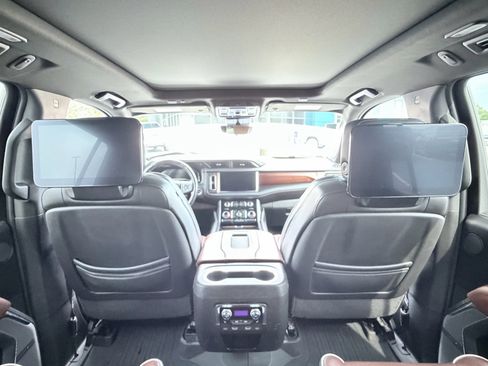Used 2023 GMC Yukon XL Denali Ultimate w/ LPO, Floor Liner Package AWD/4WD image 28