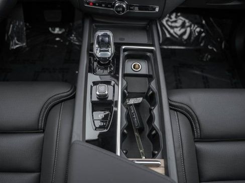 New 2026 Volvo XC60 B5 Ultra w/ Protection Package Premier image 29