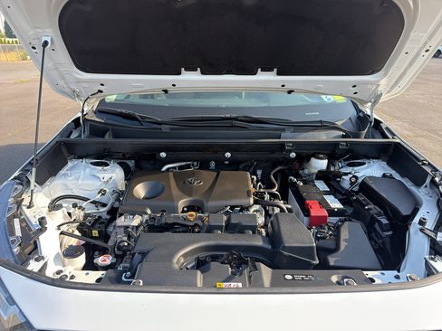 Used 2025 Toyota RAV4 XLE FWD image 12