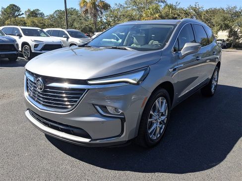 Used 2023 Buick Enclave Essence w/ Experience Buick Package image 8