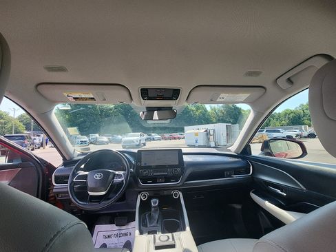 Used 2024 Toyota Grand Highlander AWD image 24