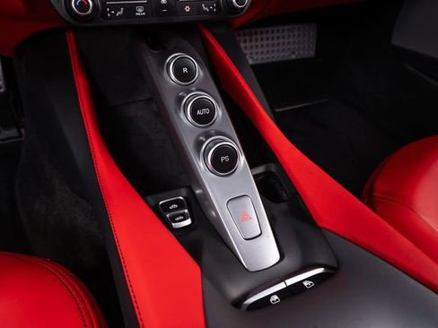 Used 2019 Ferrari Portofino RWD image 51