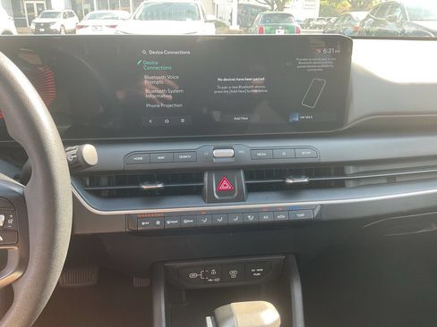 Used 2025 Kia K4 FWD image 16