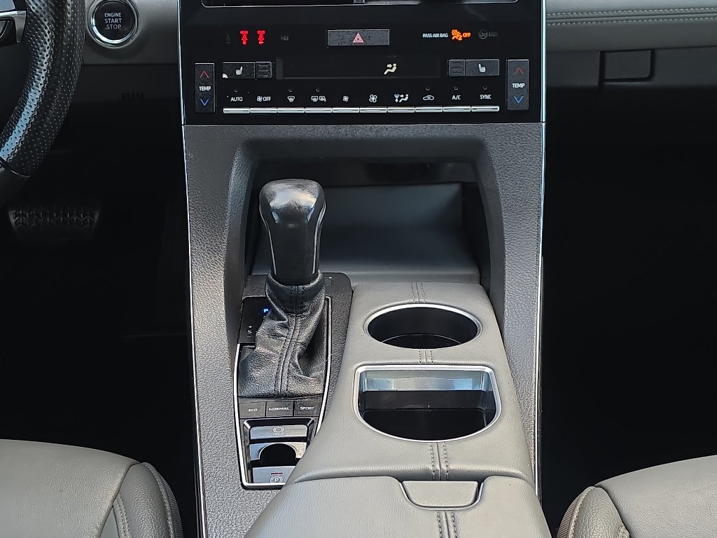 Certified 2021 Toyota Avalon XLE w/ Moonroof Package AWD/4WD image 24
