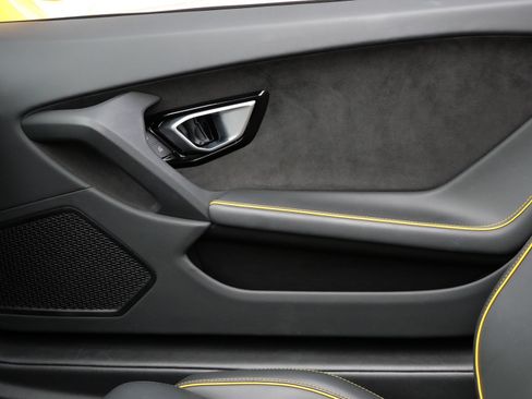 Used 2024 Lamborghini Huracan EVO AWD/4WD image 18