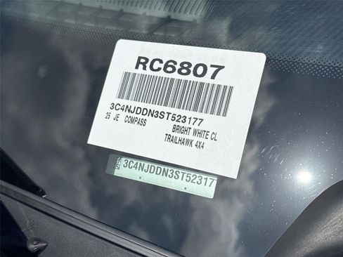 Used 2025 Jeep Compass Trailhawk w/ Trailer Tow Group AWD/4WD image 31
