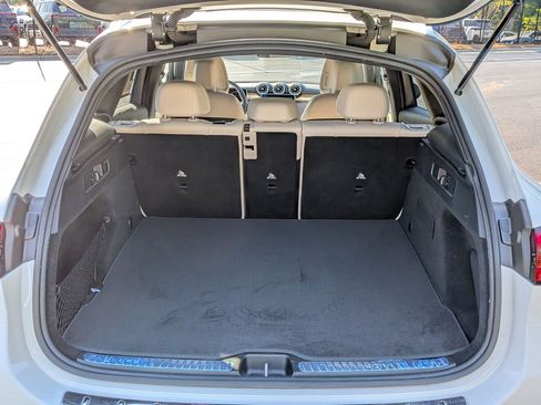 Used 2025 Mercedes-Benz GLC 300 4MATIC image 32