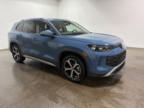 New 2026 Volkswagen Tiguan SE image 2