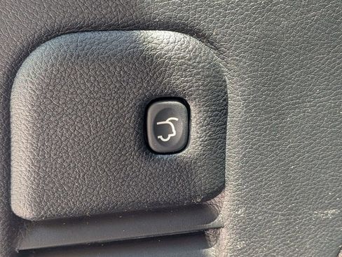 Used 2019 Jeep Grand Cherokee Overland AWD/4WD image 7