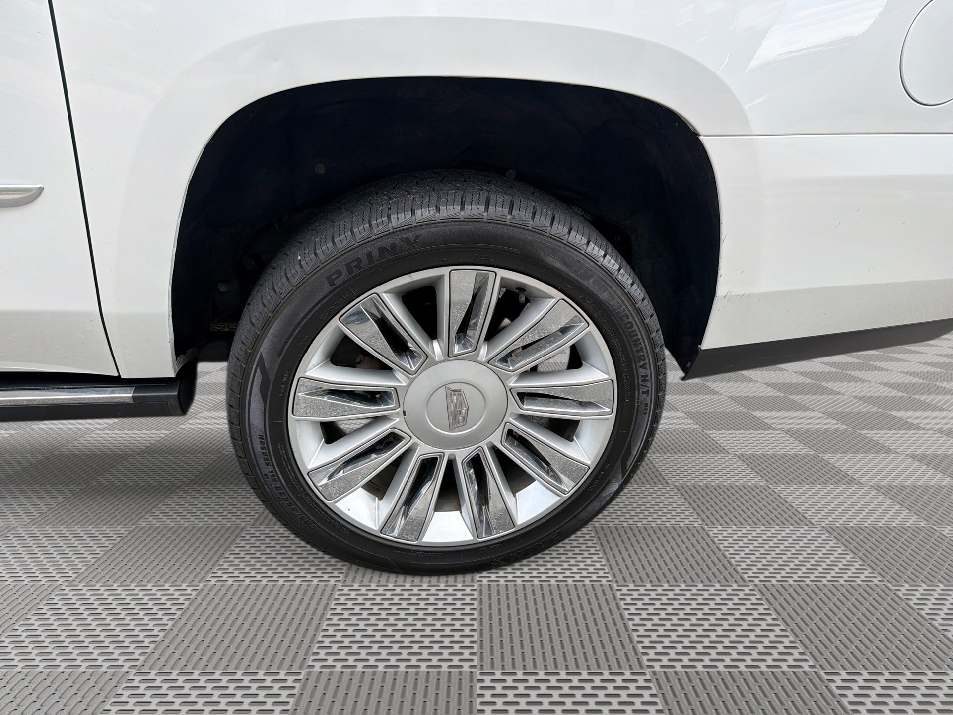 Used 2018 Cadillac Escalade ESV Platinum RWD image 29