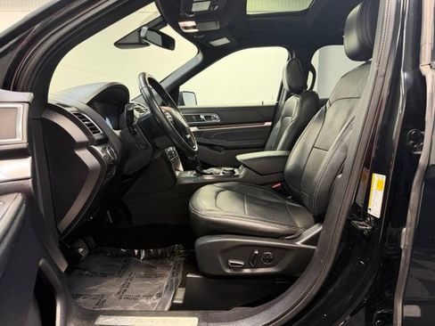 Used 2018 Ford Explorer Limited w/ Equipment Group 301A AWD/4WD image 13