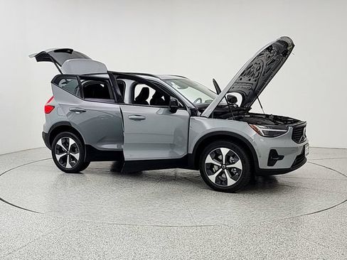 New 2026 Volvo XC40 B5 Plus w/ Protection Package Premier AWD/4WD image 10