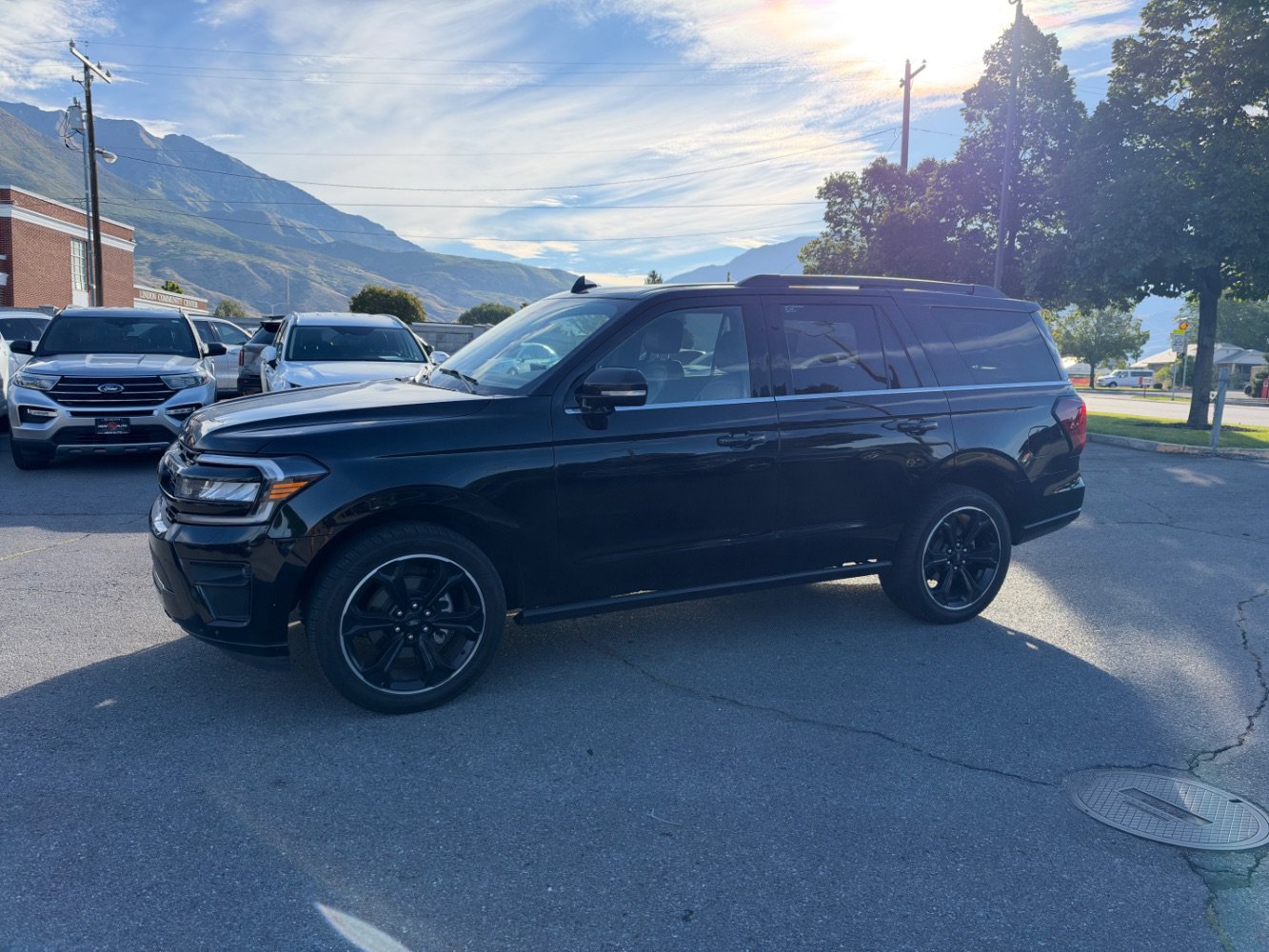 Used 2022 Ford Expedition Limited AWD/4WD image 1