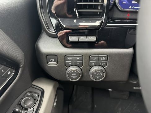 New 2026 Chevrolet Silverado 2500 ZR2 image 15