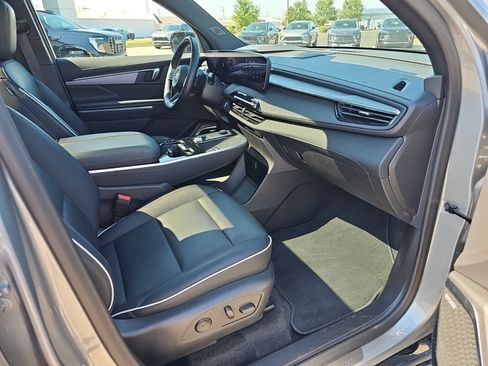 Used 2025 Buick Enclave Sport Touring w/ Super Cruise Package FWD image 36