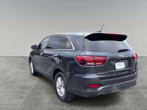 Used 2019 Kia Sorento LX image 3