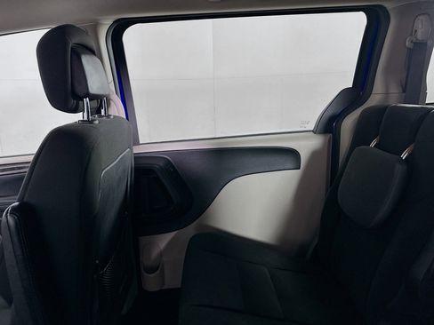 Used 2019 Dodge Grand Caravan SE w/ UConnect Hands-Free Group image 29
