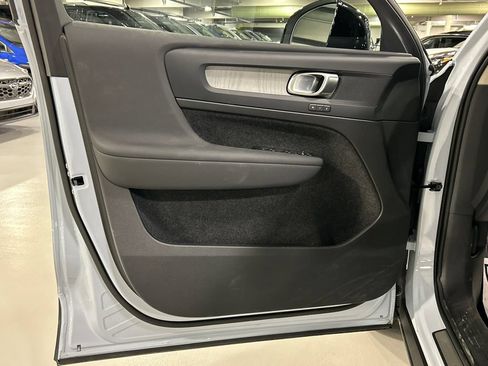 Certified 2026 Volvo XC40 B5 Plus AWD/4WD image 9