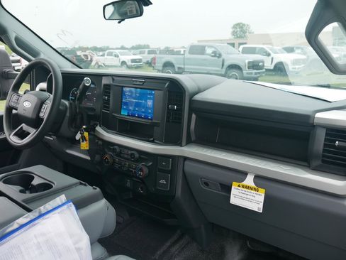 New 2025 Ford F250 XL w/ XL Chrome Package image 25