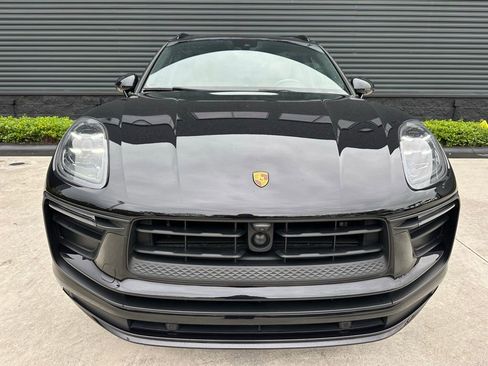 Certified 2023 Porsche Macan image 8