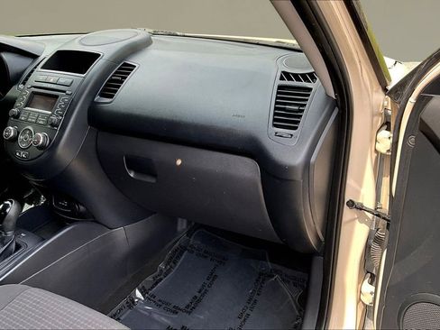 Used 2013 Kia Soul FWD image 22