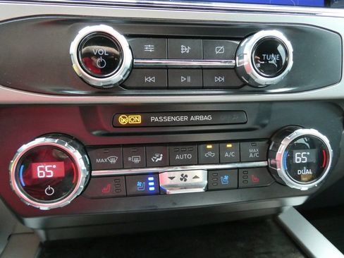 Used 2022 Ford F250 Lariat w/ Black Appearance Package AWD/4WD image 27