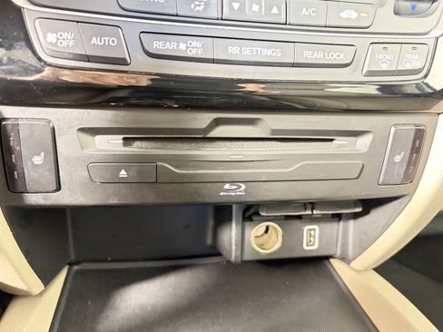 Used 2020 Honda Pilot Touring image 28