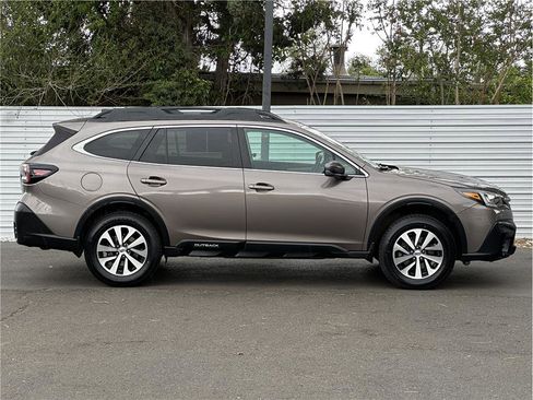 Used 2021 Subaru Outback Premium AWD/4WD image 10