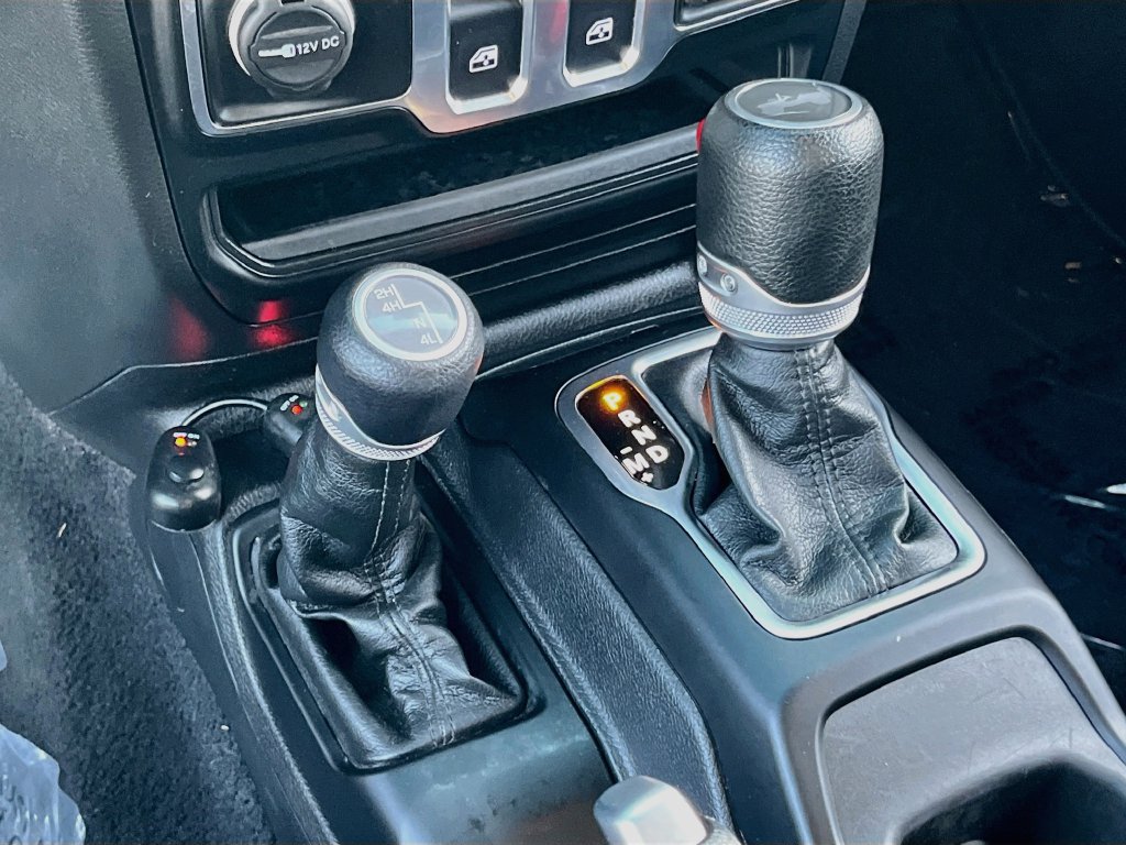 Used 2023 Jeep Wrangler Sport AWD/4WD image 16