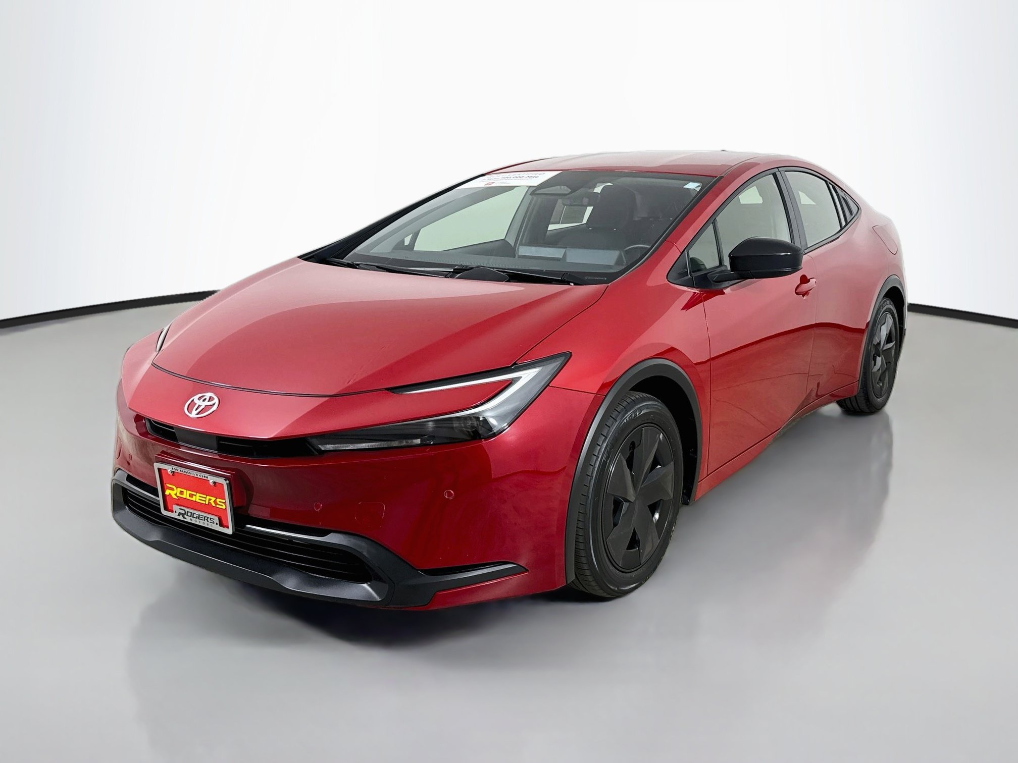 Certified 2025 Toyota Prius LE FWD image 3