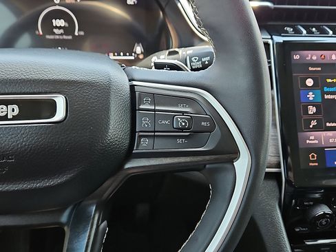Used 2023 Jeep Grand Cherokee Limited AWD/4WD image 19