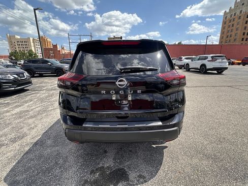 Certified 2025 Nissan Rogue SV FWD image 4