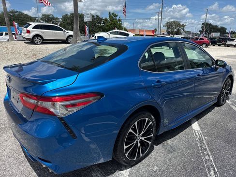 Used 2019 Toyota Camry SE FWD image 5
