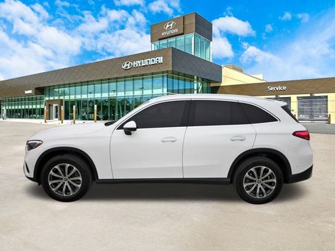 Used 2025 Mercedes-Benz GLC 300 image 9