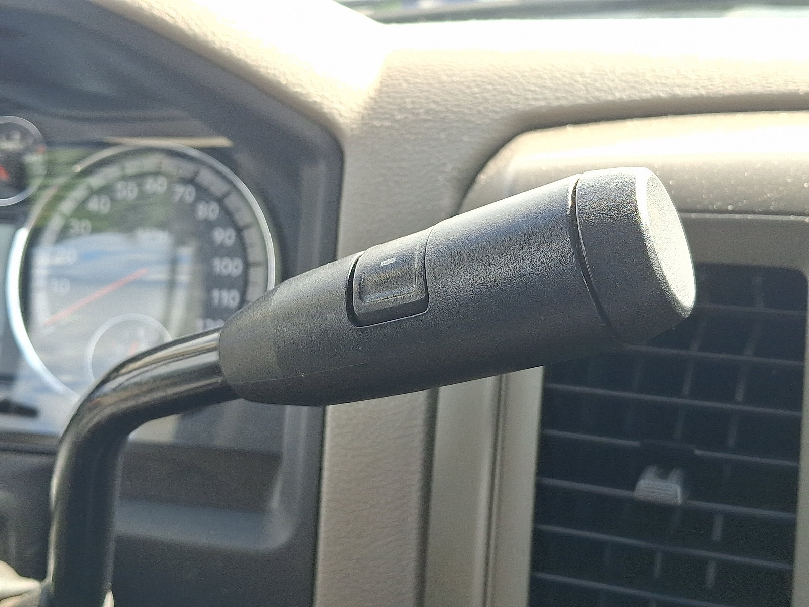 Used 2012 RAM 5500 4x4 Regular Cab w/ PWR & Remote Entry Group image 14