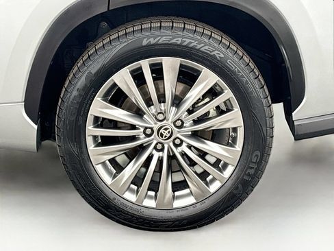 Used 2021 Toyota Highlander Platinum FWD image 32