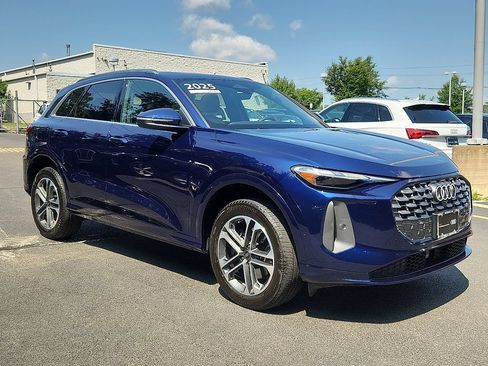 Used 2025 Audi Q5 Premium w/ Convenience Package AWD/4WD image 2