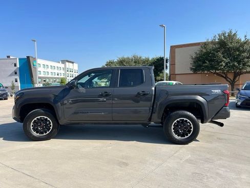 Certified 2025 Toyota Tacoma TRD Off-Road AWD/4WD image 6