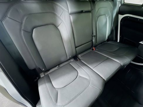 Used 2023 Land Rover Defender 110 S image 29