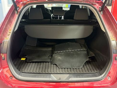 Used 2024 Toyota Venza LE image 25